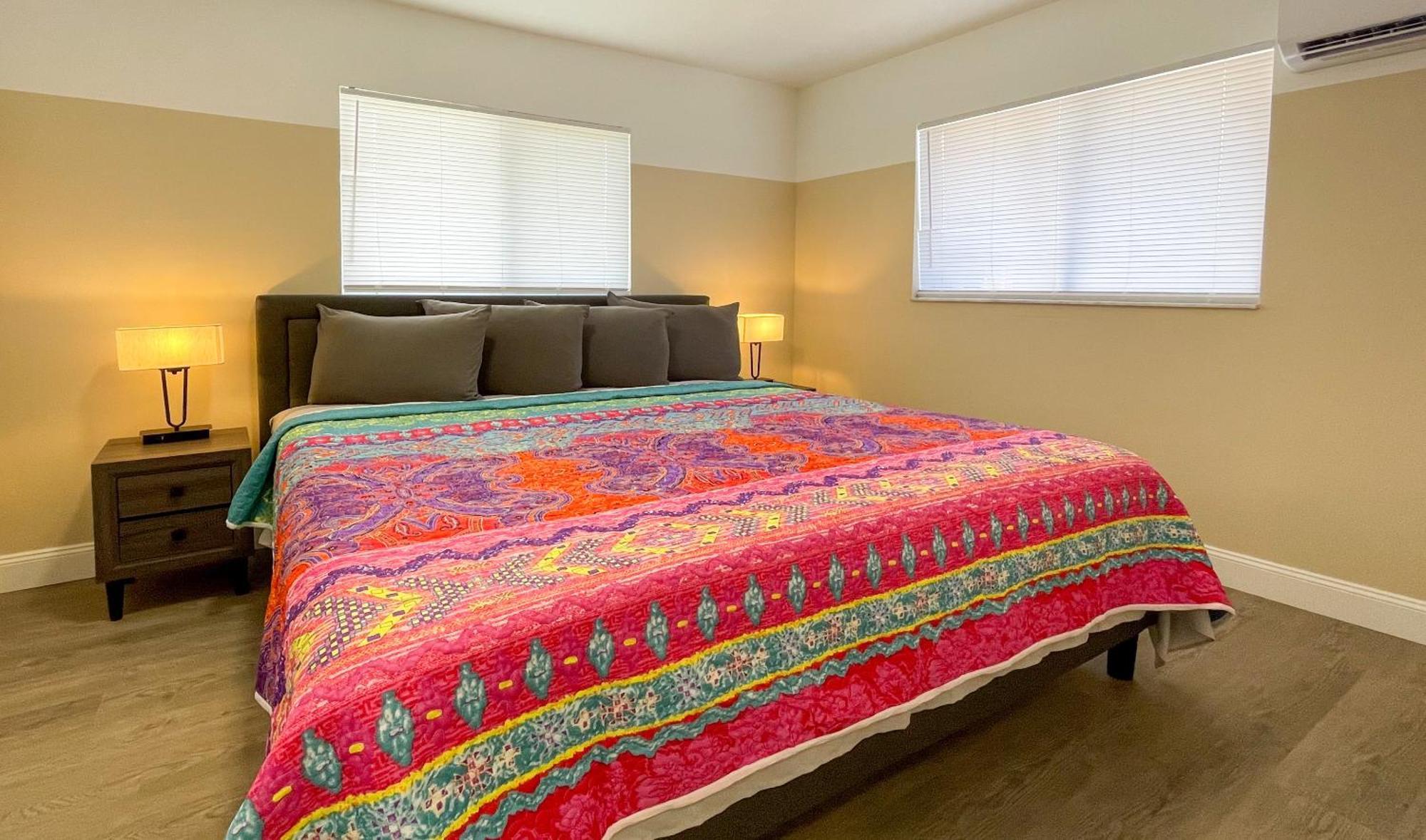 Lazy Cuckoo Inn - Sleek And Stylish Studio Apartments Fort Myers Beach Extérieur photo